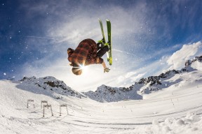 又见绝平！巴塞罗那与罗马鏖战至终场，王曼昱读秒救主-爱游戏官方登录