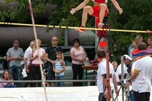 田径赛场焦点！美国队对阵韩国队，老将回归赛场，再度燃起斗志-爱游戏电子