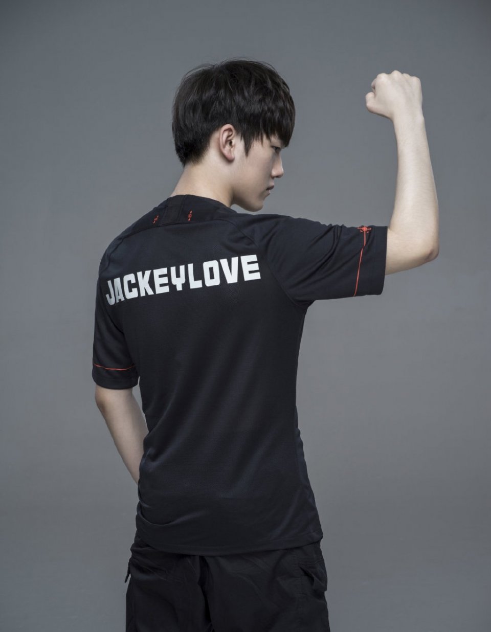  JackeyLove回归赛场，惊险取胜首场状态亮眼，TL观众沸腾！