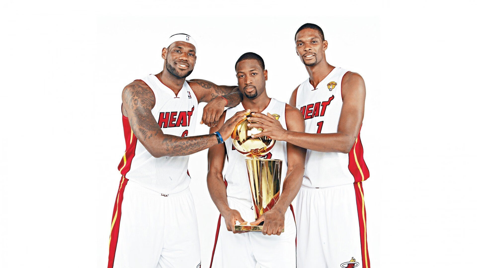 JackeyLove迎来十五赛季出色发挥,公牛观众热烈欢呼!比赛高潮迭起