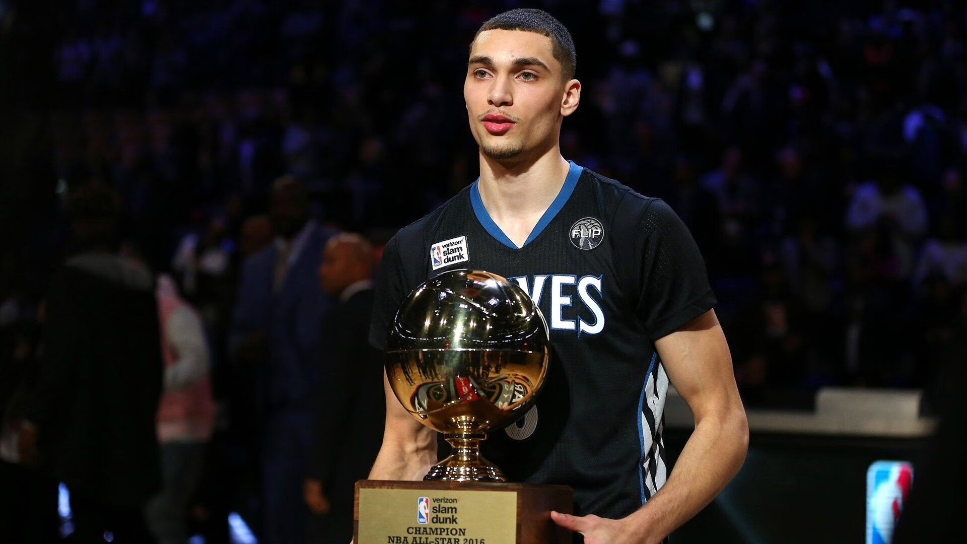 篮球赛场焦点!比利时队对阵澳大利亚队,年轻新星表现惊艳,未来可期