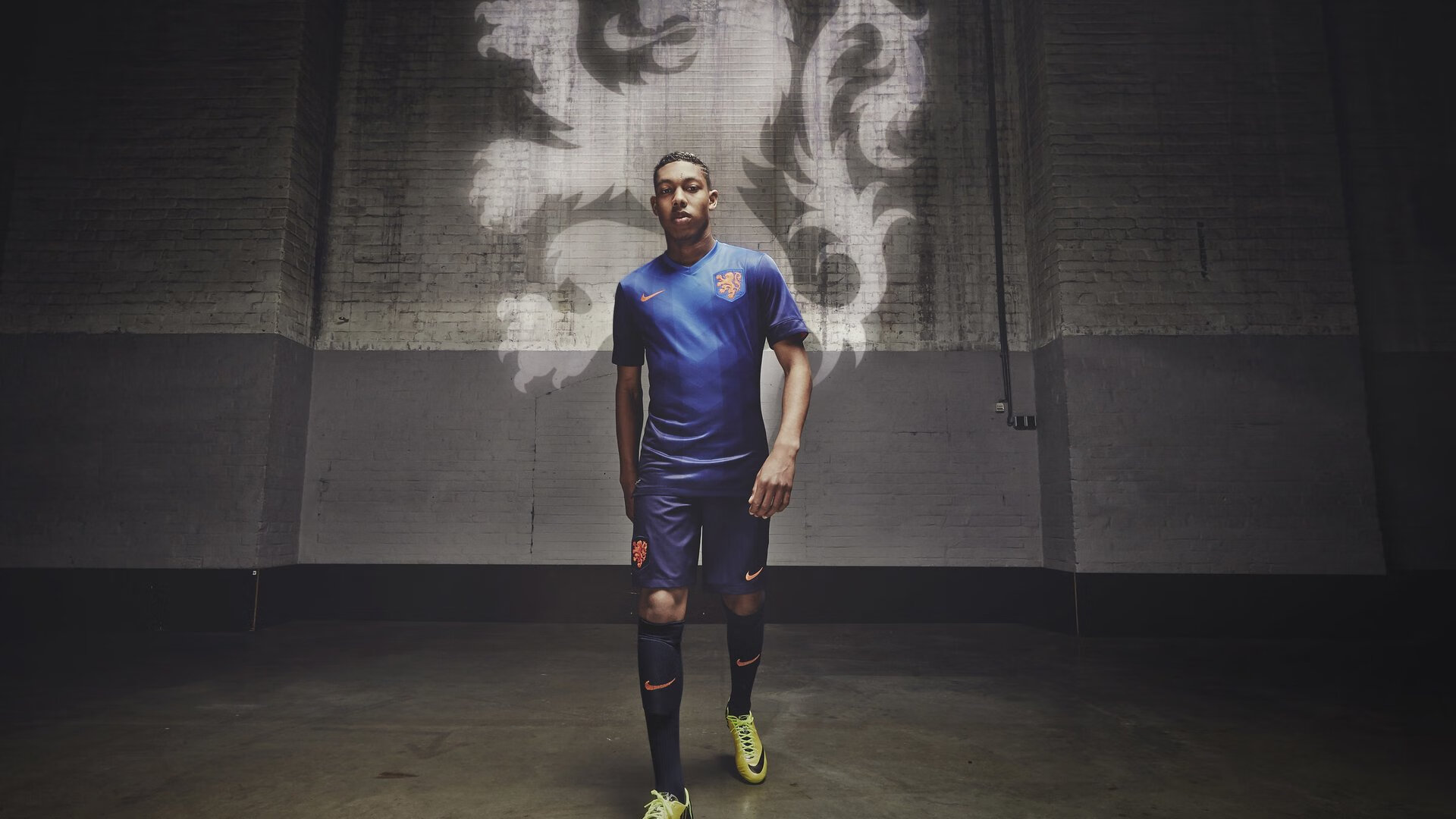 足球赛场焦点!俄罗斯队对阵英格兰队,核心球员受伤,球队前景蒙阴影