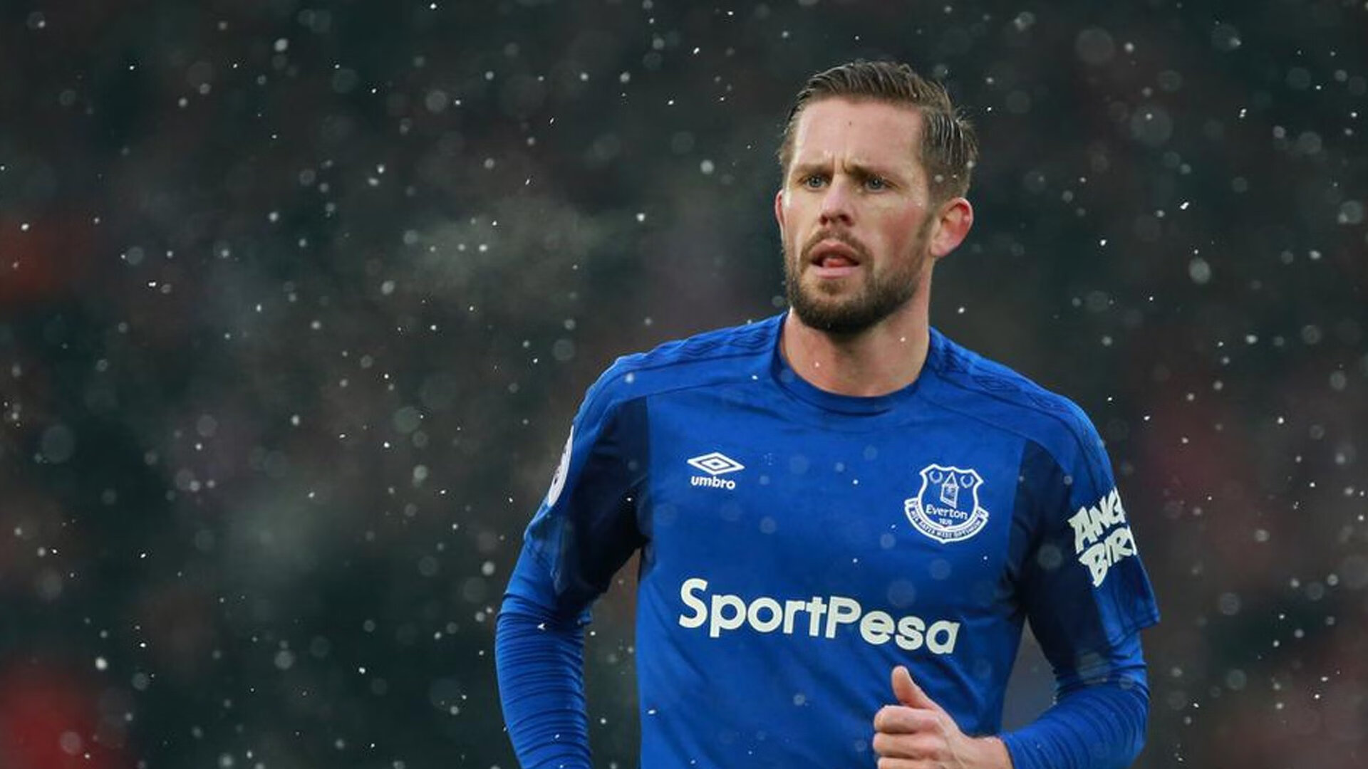 足球最新战报！澳大利亚队迎战瑞士队，战术博弈精彩纷呈，教练斗智斗勇